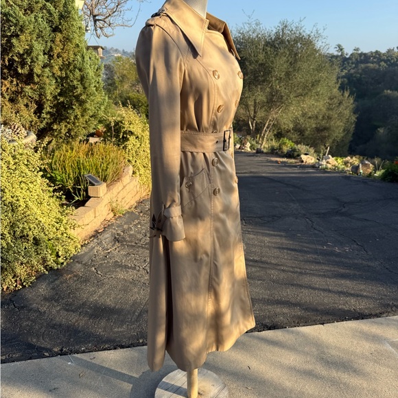 Elegant Beige Trench Coat - Picture 3 of 8